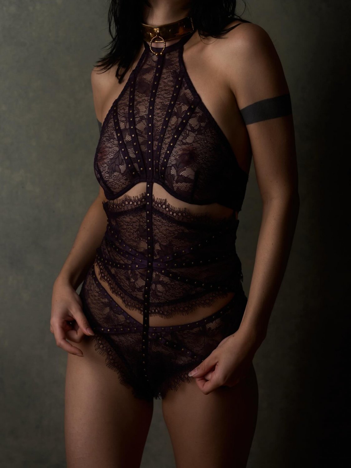 Gorgeous classy girl shows off #CjiQeh63