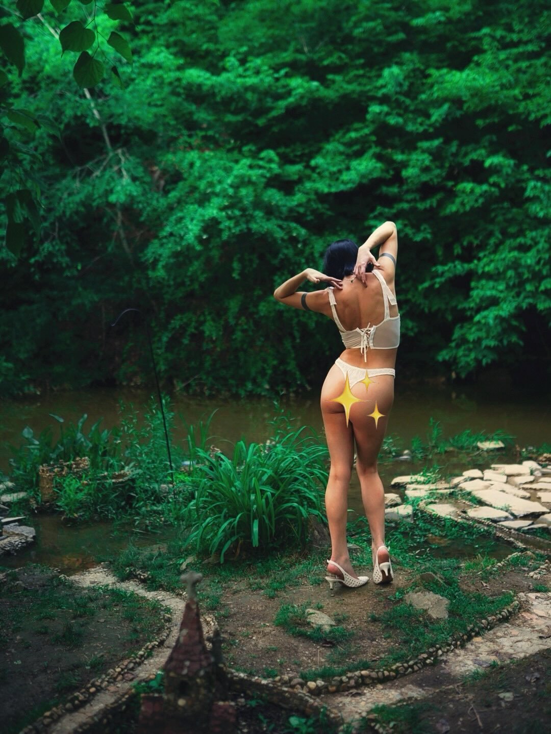 Gorgeous classy girl shows off #D3IvJaIk