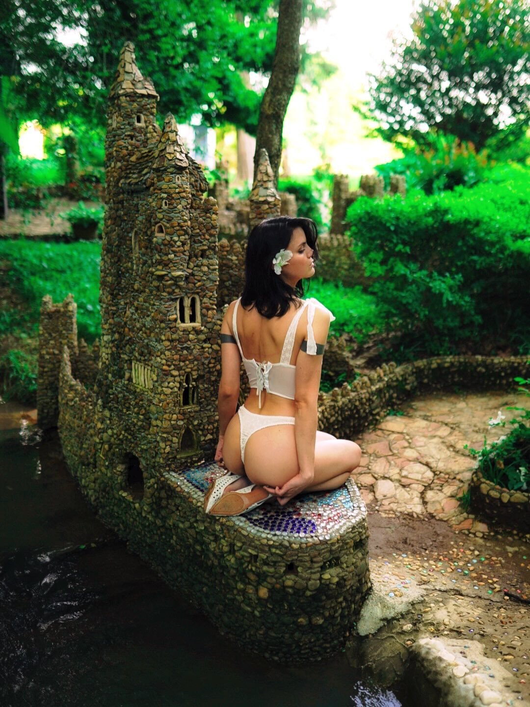 Gorgeous classy girl shows off #F23JrCsj